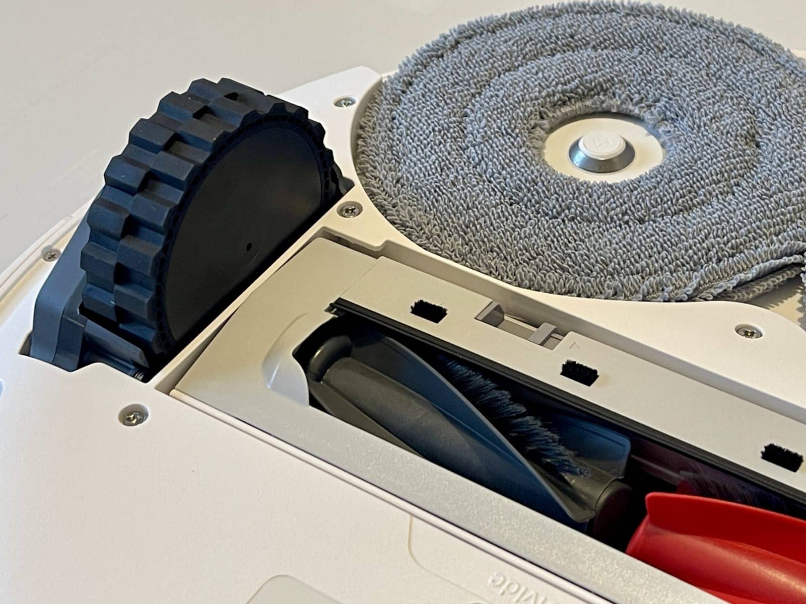 roborock-qrevo-qurv-2-pro-roue-serpillere