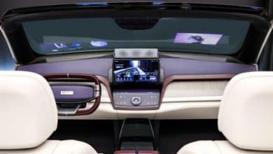 Les écrans holographiques pare-brise promettent une conduite plus sûre et intuitive.