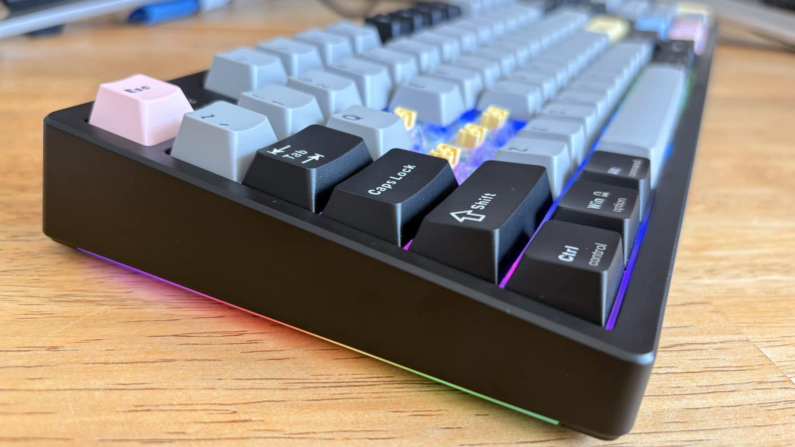 EPOMAKER TH108 Pro RGB en dessous