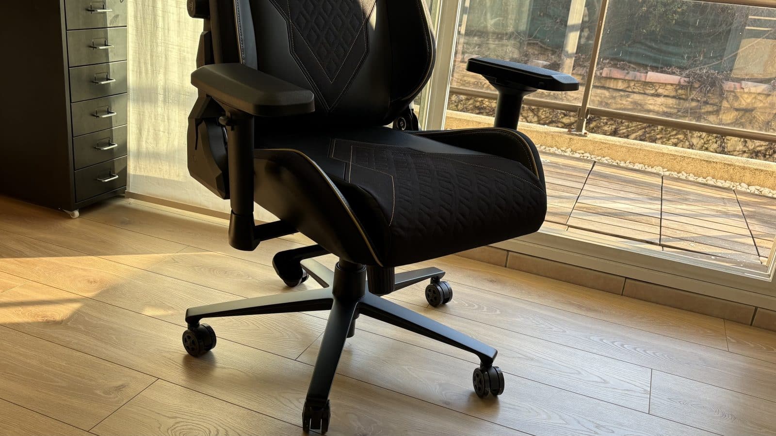 La GXT 721 est costaud, l'assise est large et profonde
