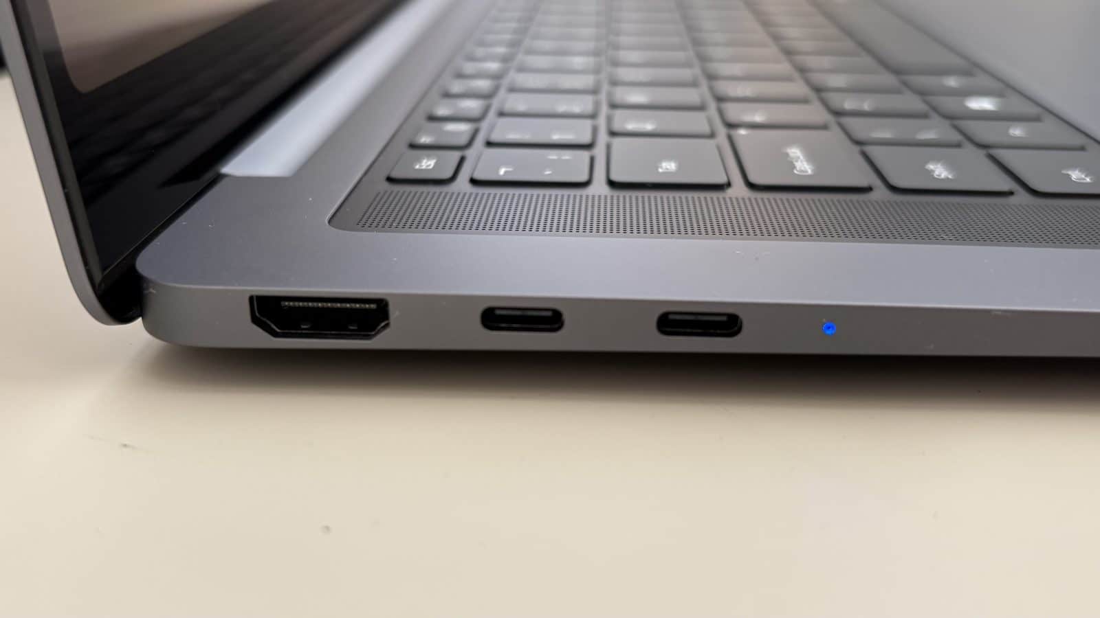 Connectique limitée gauche