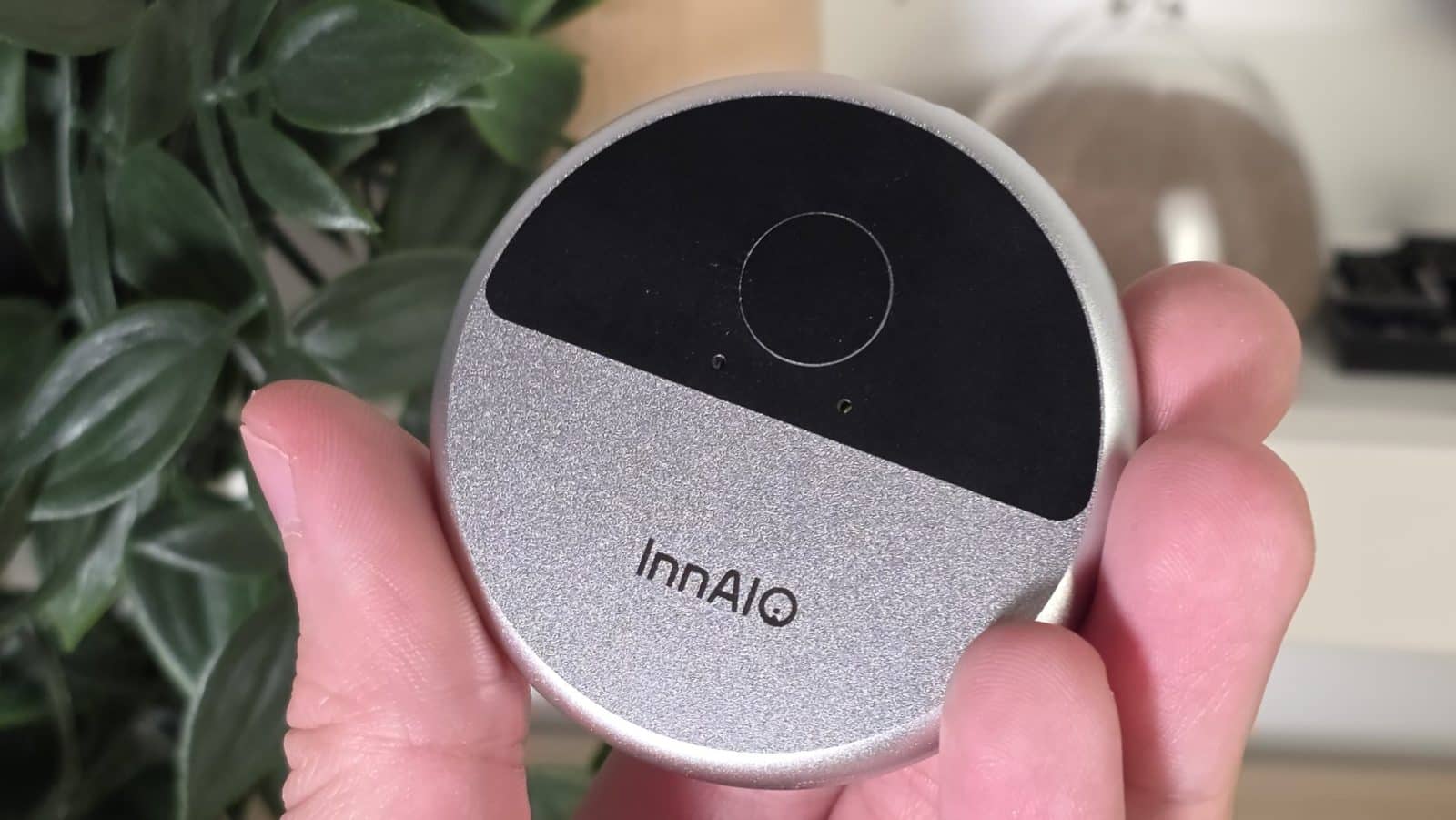 InnAIO T10 - En main