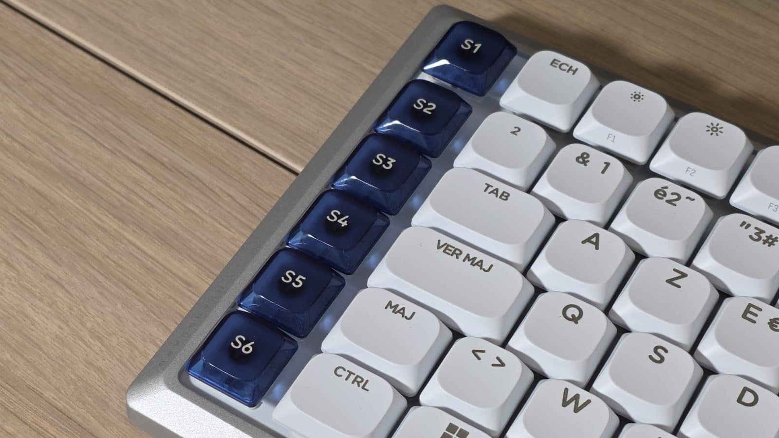 Corsair Vanguard Air 99 Wireless - Touches macro