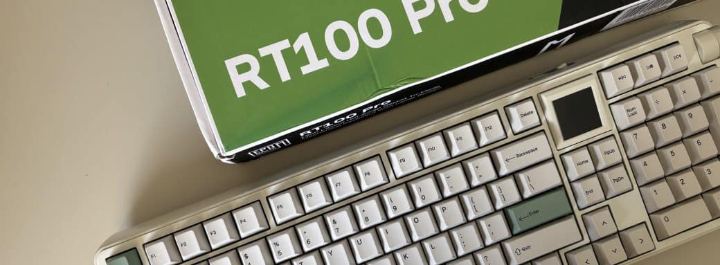 Photo stylée du Epomaker RT100 Pro avec sa boite