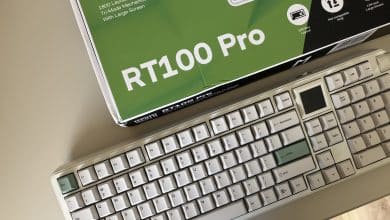 Photo stylée du Epomaker RT100 Pro avec sa boite