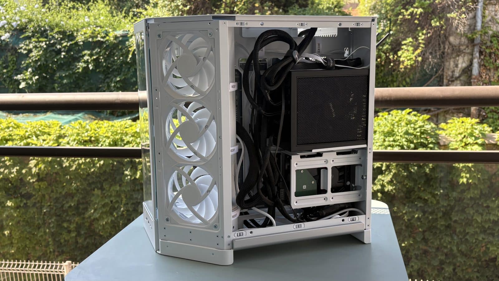 NZXT H6 RGB+ extérieur, gestion des câbles