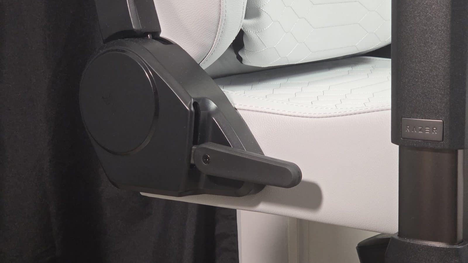 Razer Iskur V2 - Commande