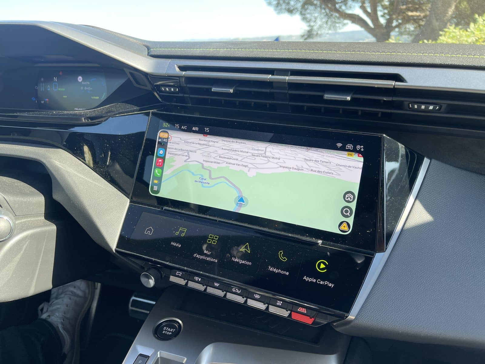 essai-peugeot-408-ecran-infodivertissement