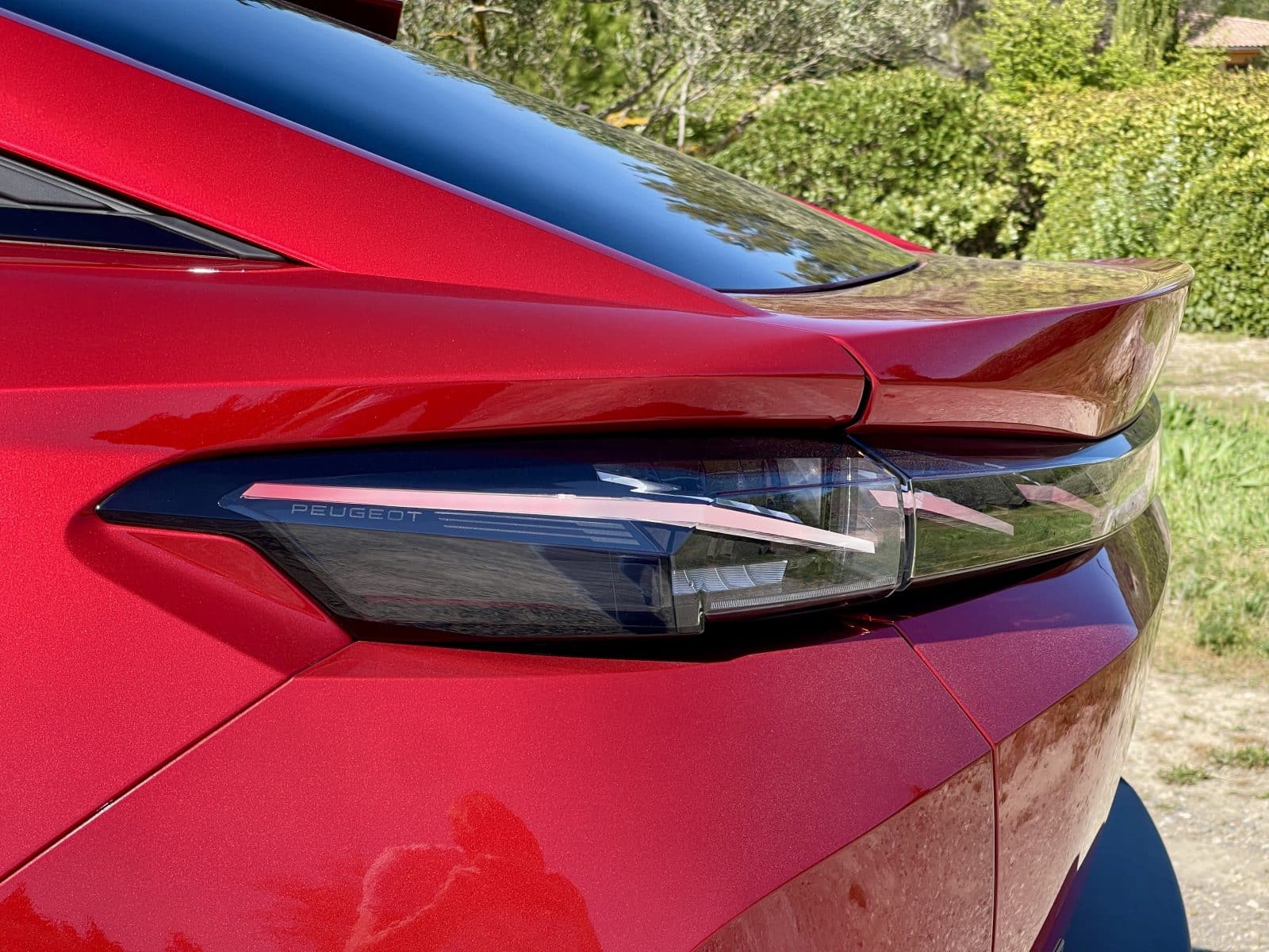 essai-peugeot-408-feu-arriere
