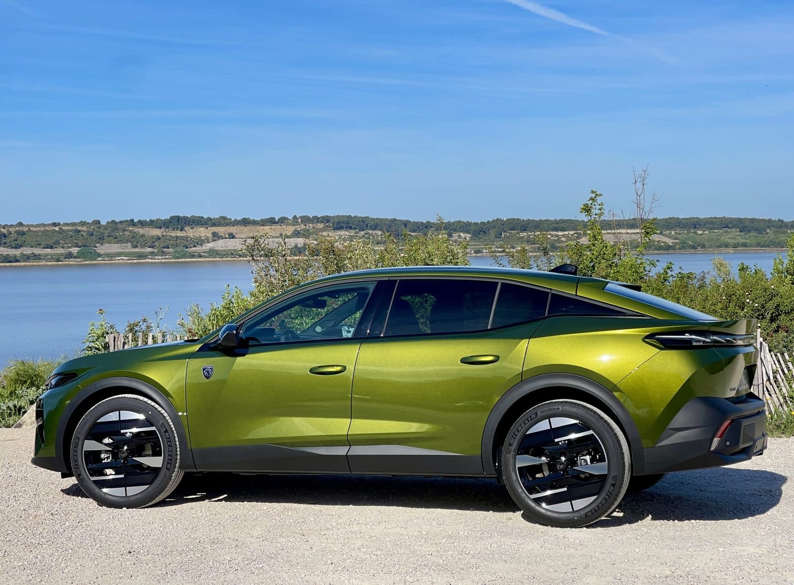 essai-peugeot-408-vert-fascinant