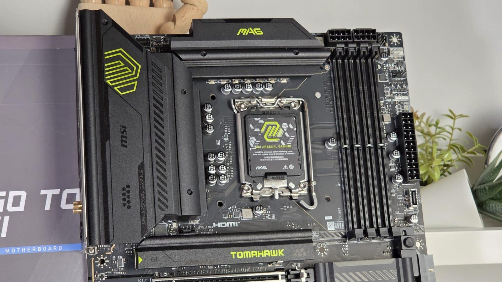 MSI MAG B860 Tomahawk - Unboxing