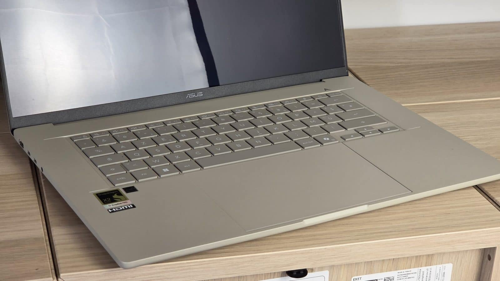 Clavier et large pavé tactile de l'ASUS Zenbook A16