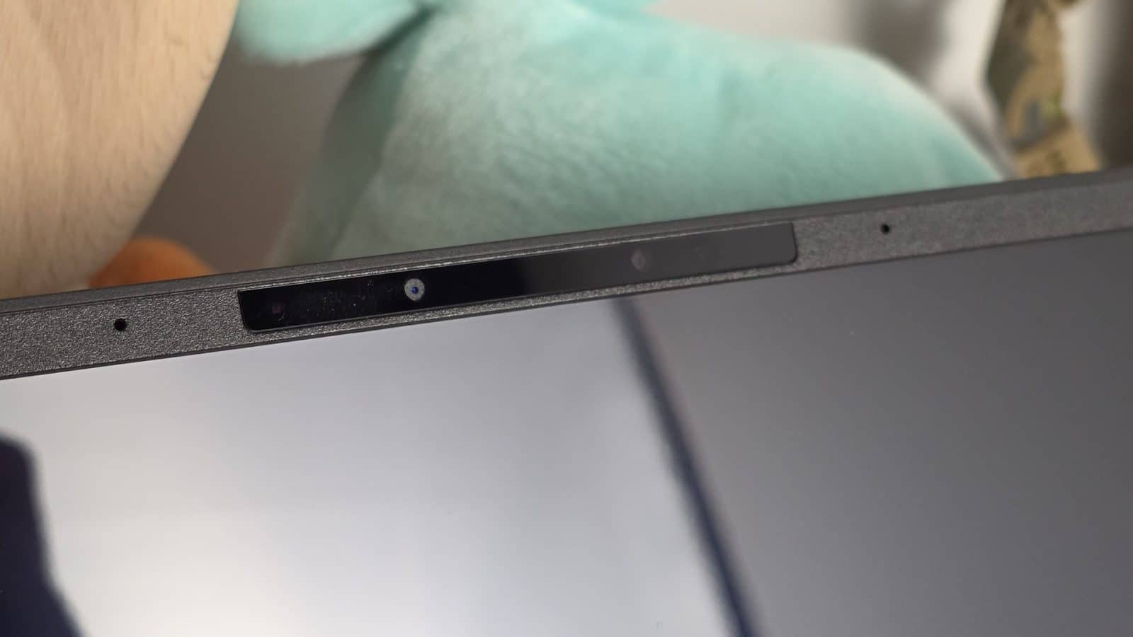 Webcam et capteurs Windows Hello de l'ASUS Zenbook A16