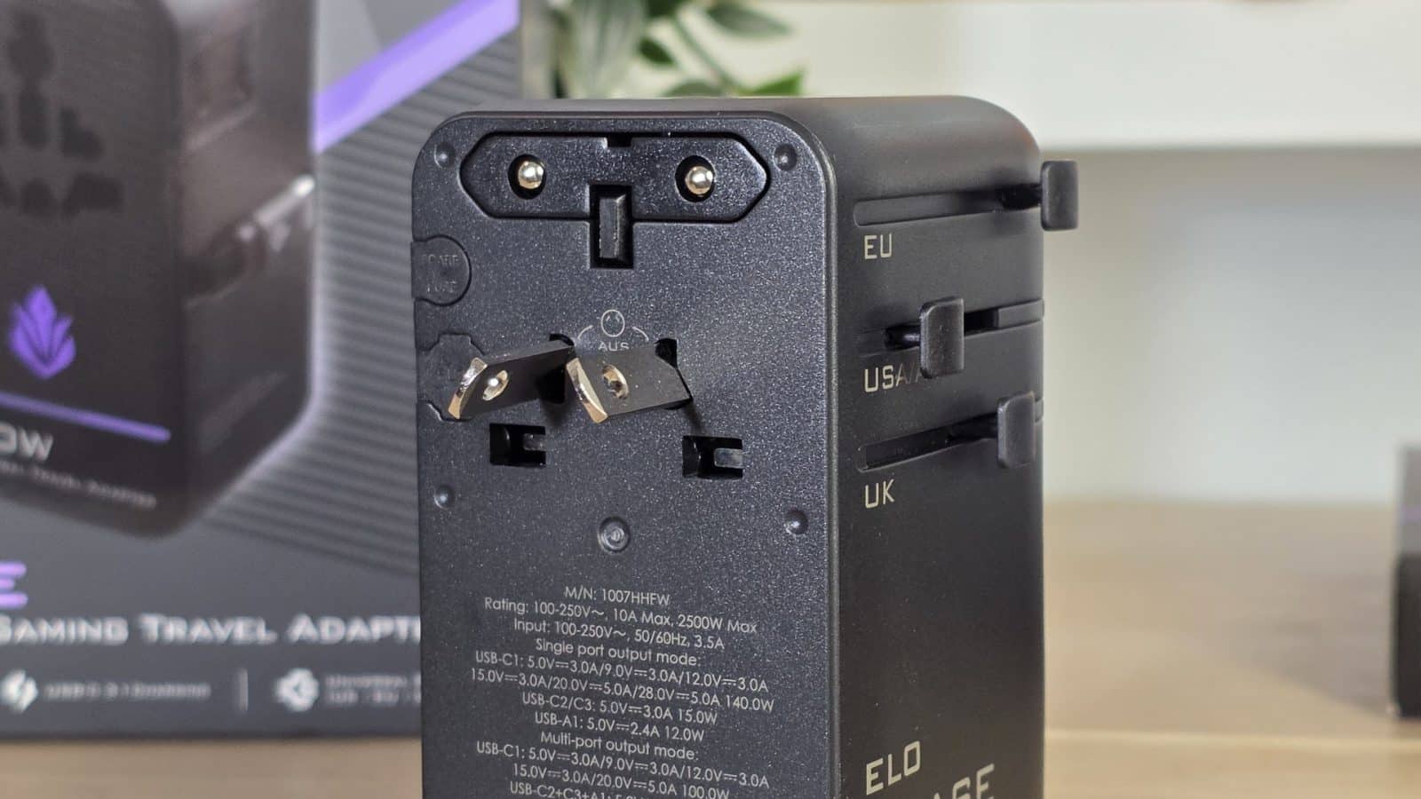 Fiches rétractables EU, USA et UK sur le côté du chargeur Elo Phase