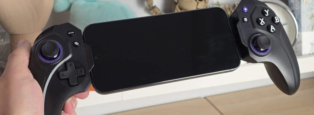 Manette Elo Vagabond dépliée avec un smartphone monté au centre et des boutons façon Xbox