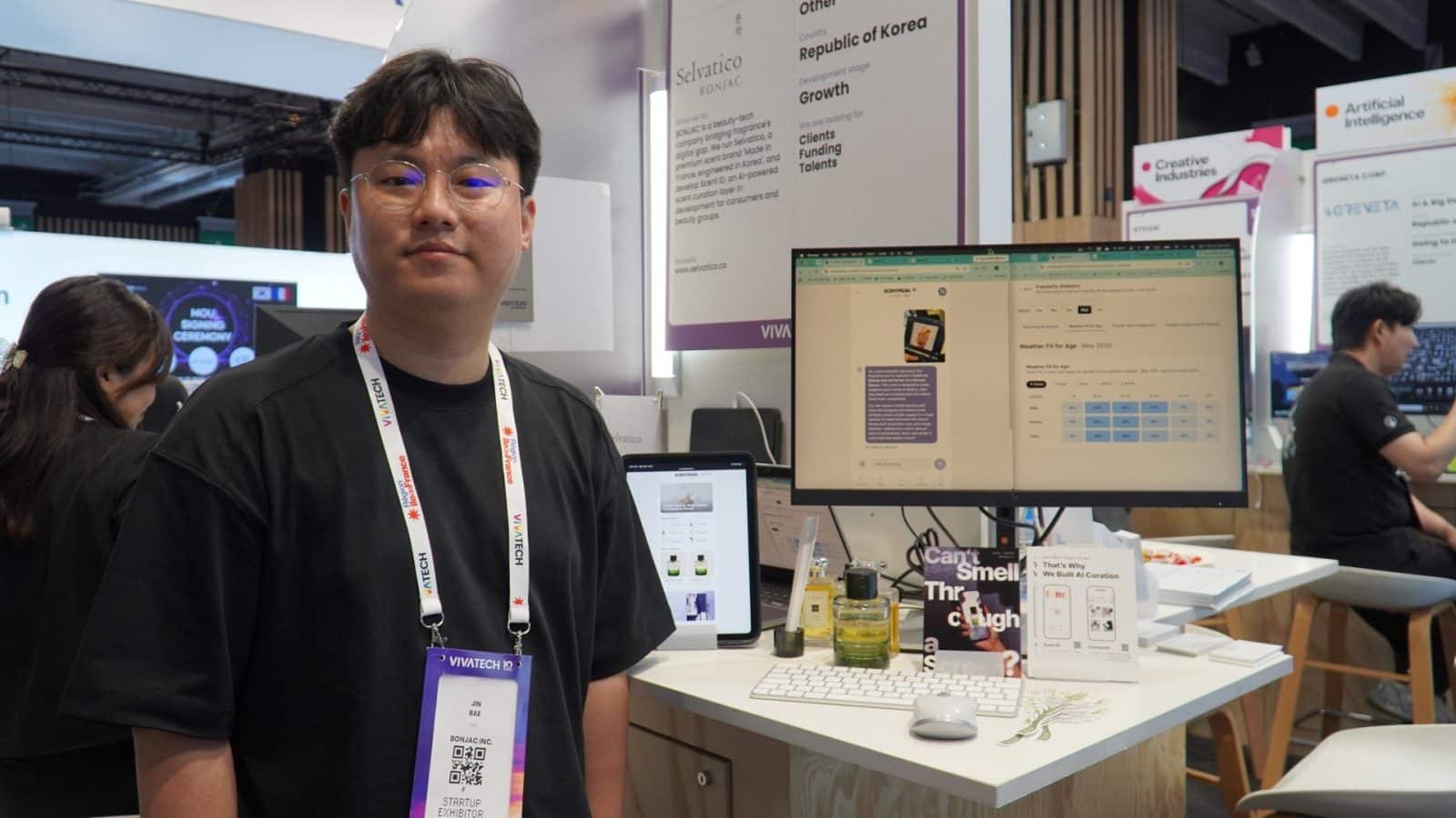 Démo de l'IA Scent ID de BONJAC avec ses flacons de parfum à VivaTech 2026
