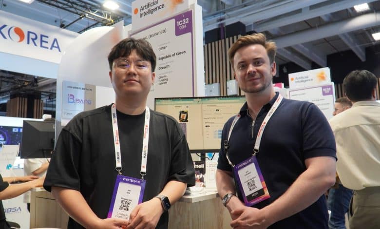 Léo du Café du Geek et le CEO de BONJAC sur le stand Scent ID à VivaTech 2026