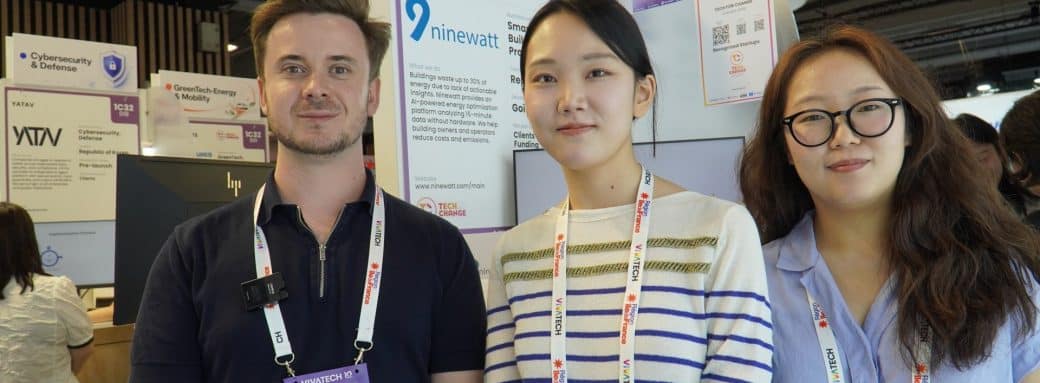 Léo du Café du Geek et l'équipe Ninewatt sur le stand à VivaTech 2026