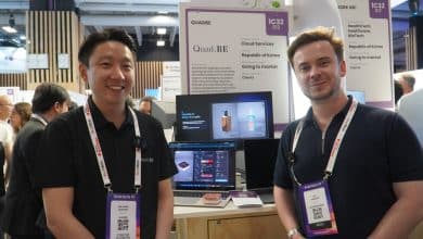 Léo du Café du Geek et le manager de Quad.BE sur le stand MoldWork à VivaTech 2026