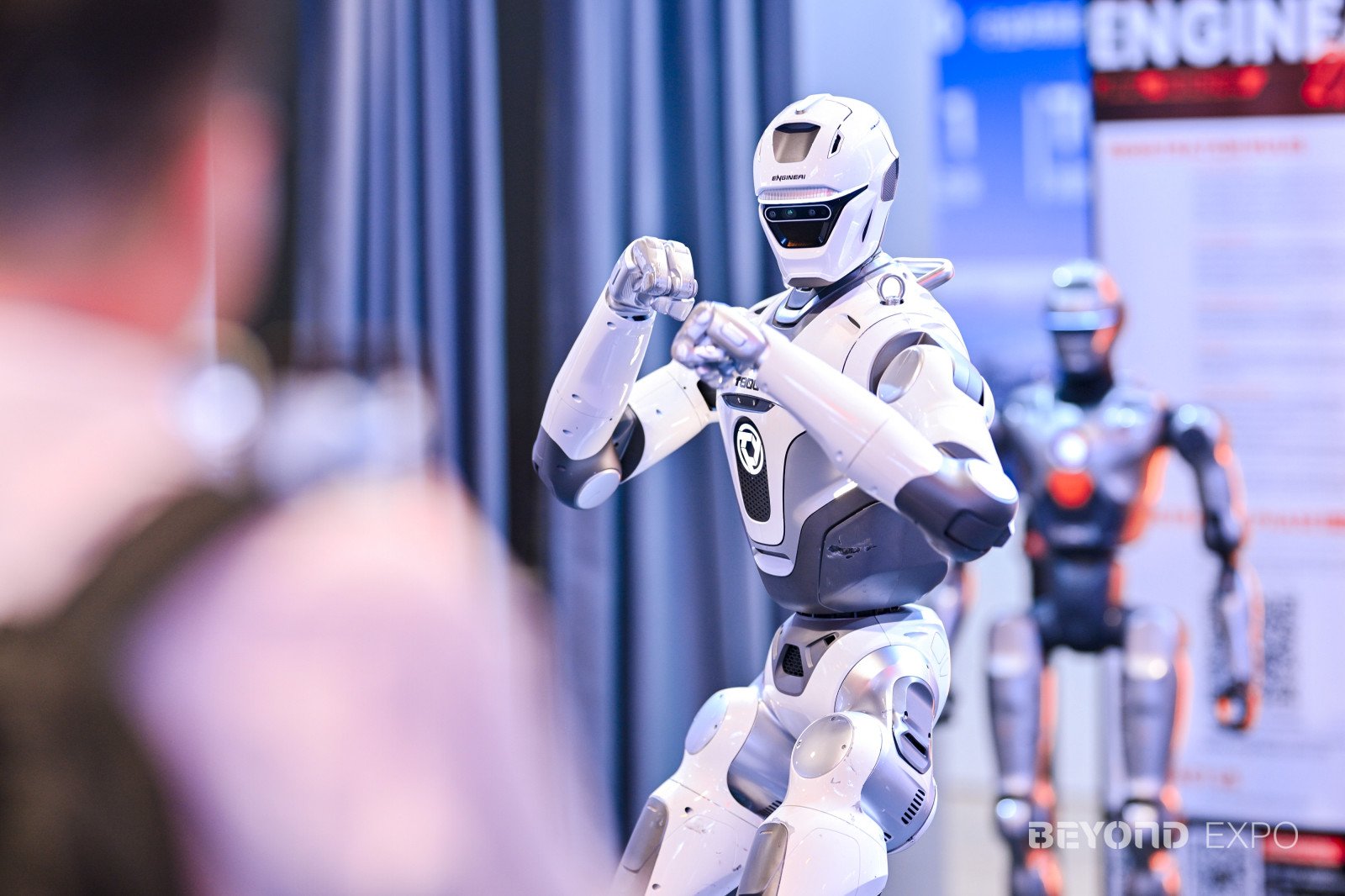 Robot humanoïde de combat au salon Beyond Expo 2026, à Macao