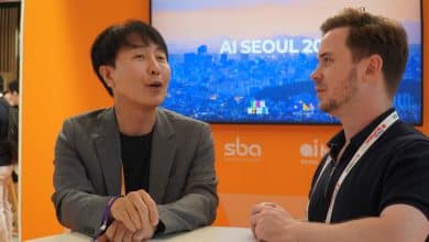 Léo du Café du Geek et Kim Hyunwoo de la Seoul Business Agency au pavillon Séoul de VivaTech 2026