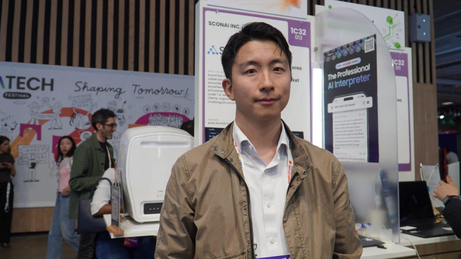 Stand SconAI présentant SconChat, l'interprète IA, à VivaTech 2026