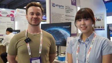 Léo du Café du Geek et l'équipe STIGMA sur le stand à VivaTech 2026