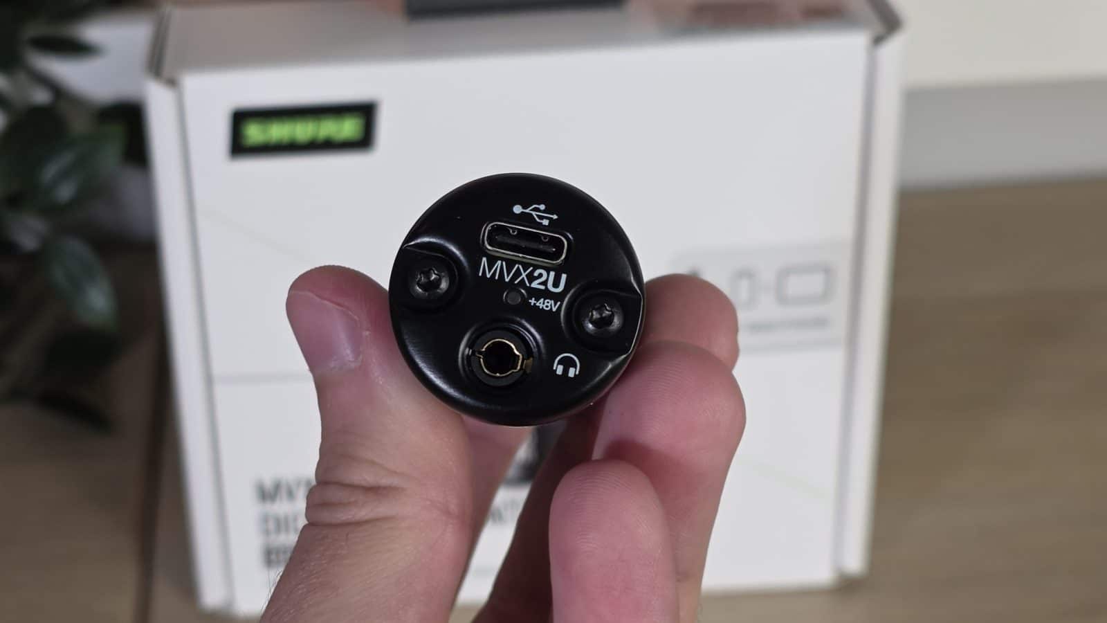 Port USB-C, prise casque 3,5 mm et LED tricolore sur le Shure MVX2U Gen 2