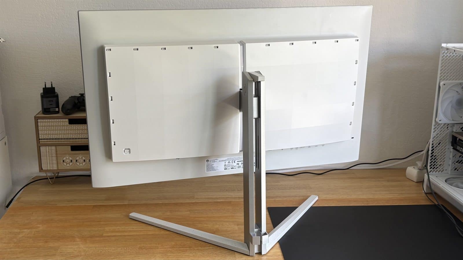 Philips Evnia 32M2N8900 - Arrière