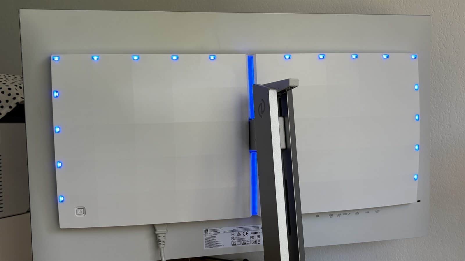 Philips Evnia 32M2N8900 - Ambiglow