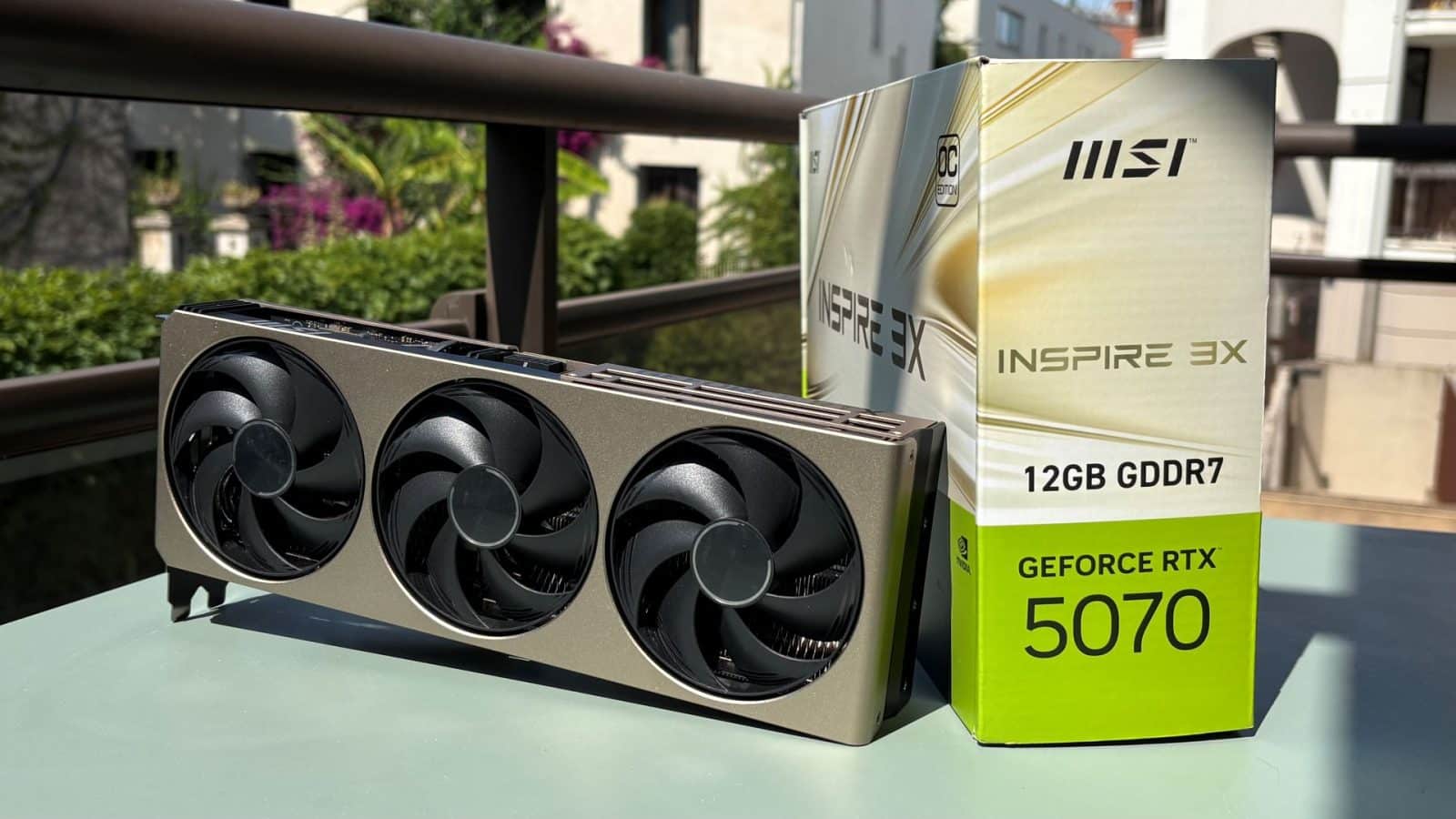 Face avant triple ventilateur StormForce de la MSI RTX 5070 Inspire 3X OC