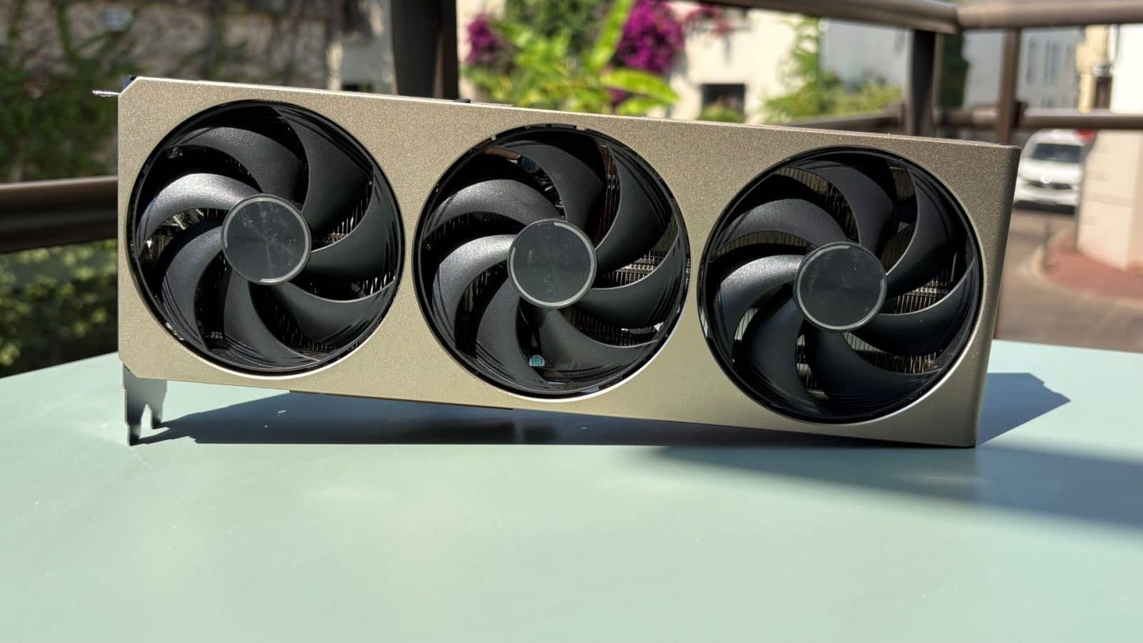 Les trois ventilateurs StormForce de la carte graphique MSI RTX 5070 Inspire