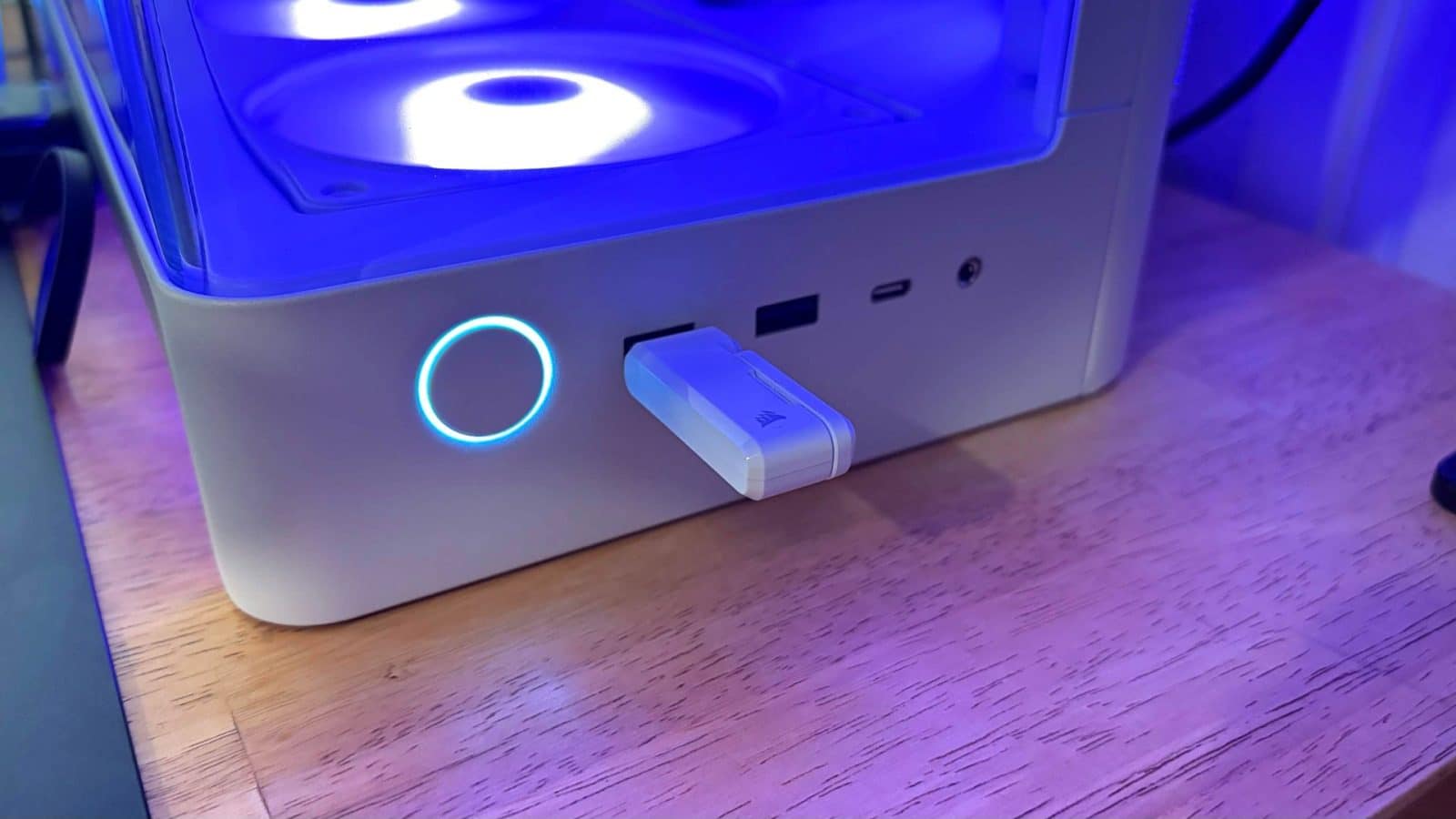 Mention honorable pour le dongle 2.4GHz qui fonctionne très bien.