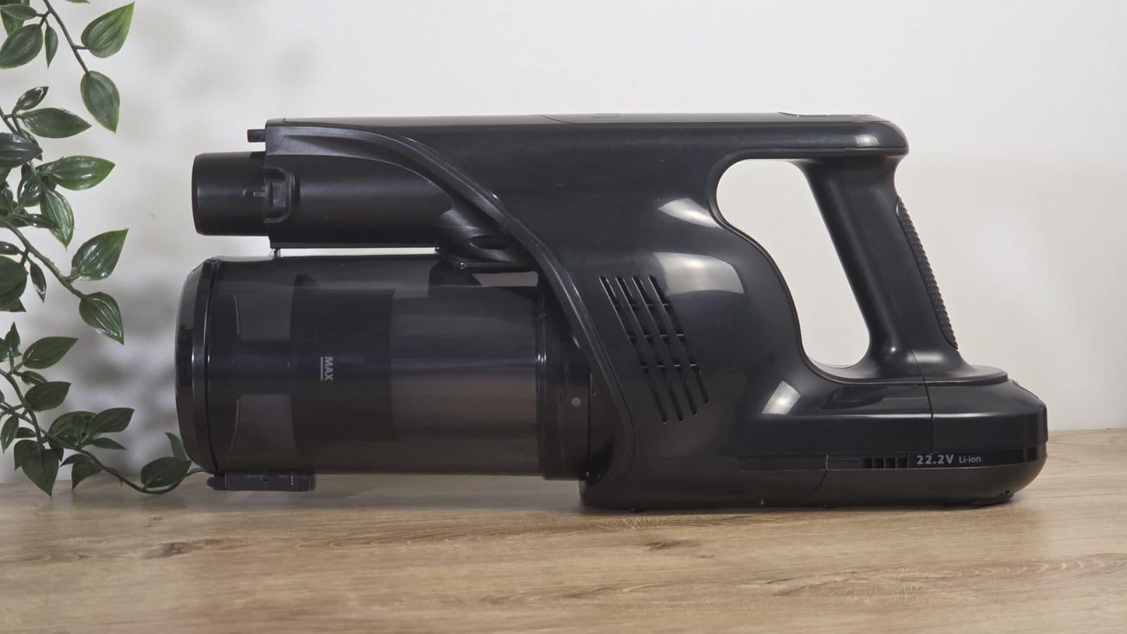 Étiquette 22,2 V Li-ion sur le corps de l'aspirateur SilverCrest