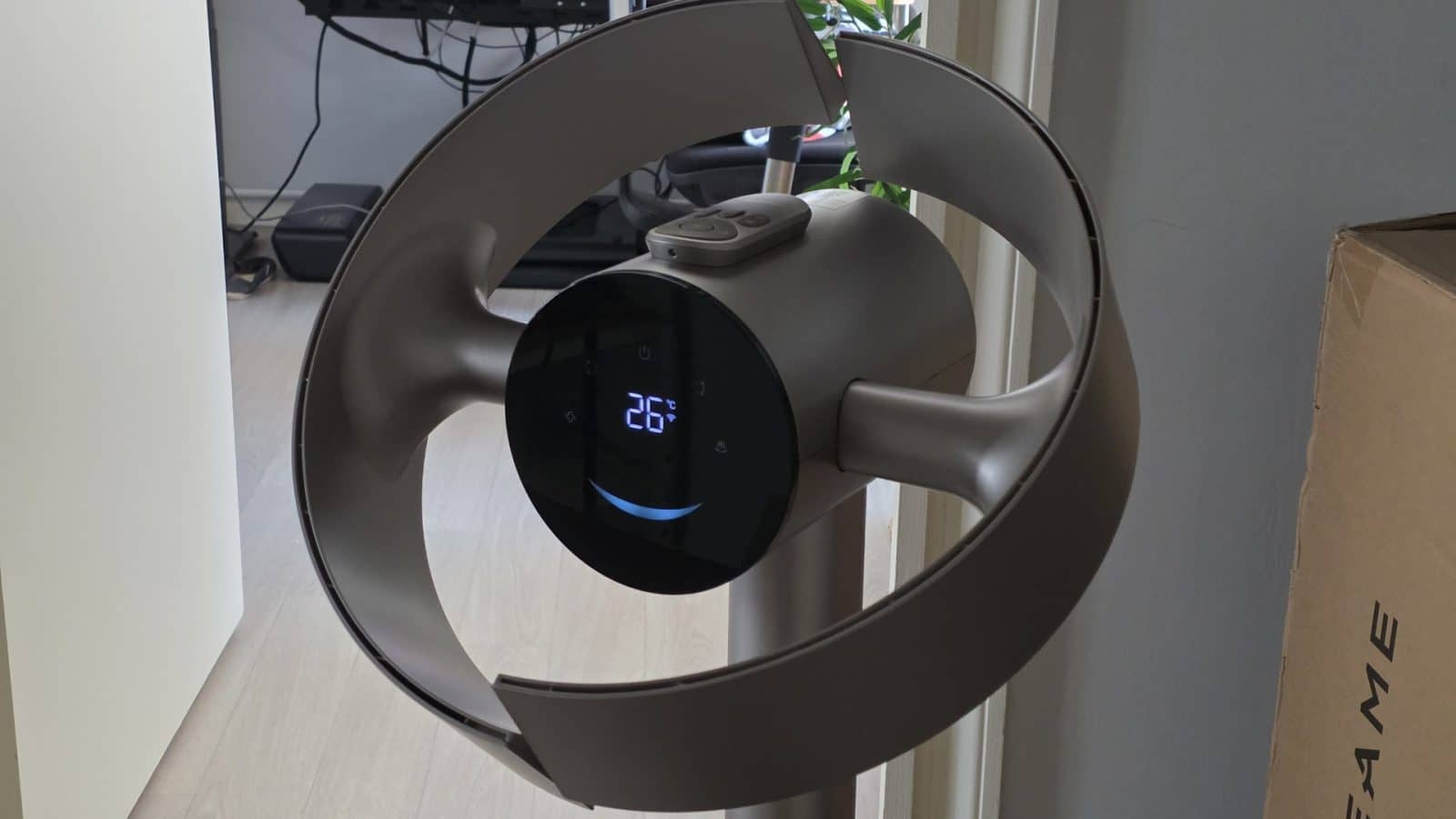 Vue de dessus du Dreame MF10 avec l'écran en mode automatique