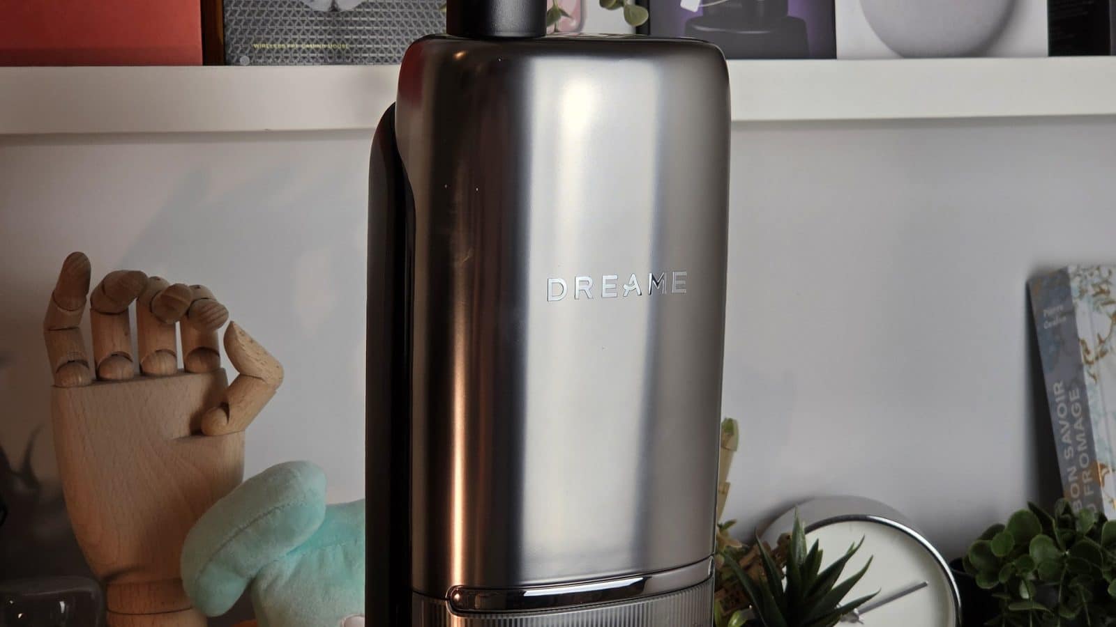 Gros plan sur la finition métal brossé du Dreame T16 Pro Heat