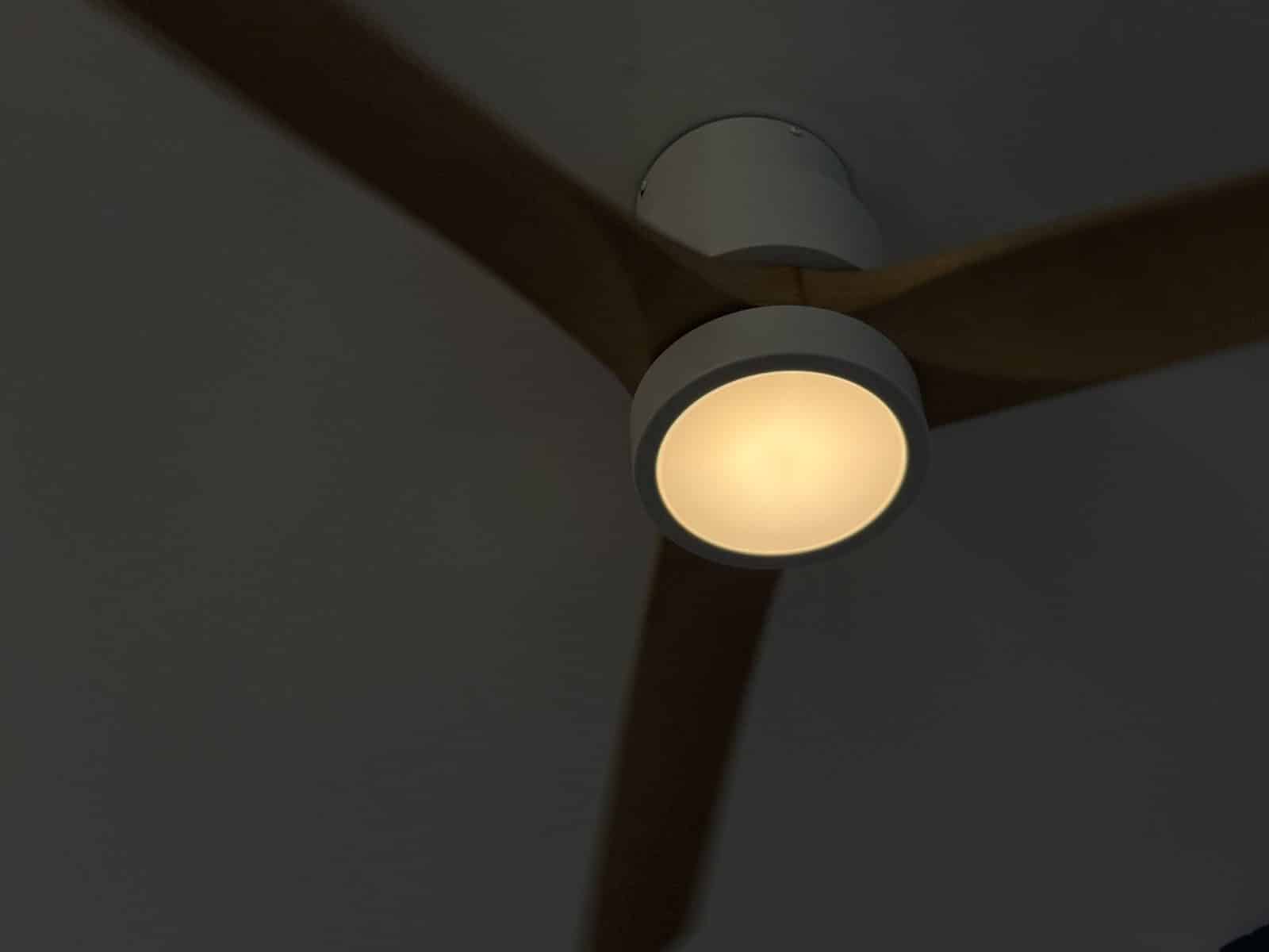Lampe LED du ventilateur de plafond Ateroll CF011 en blanc chaud