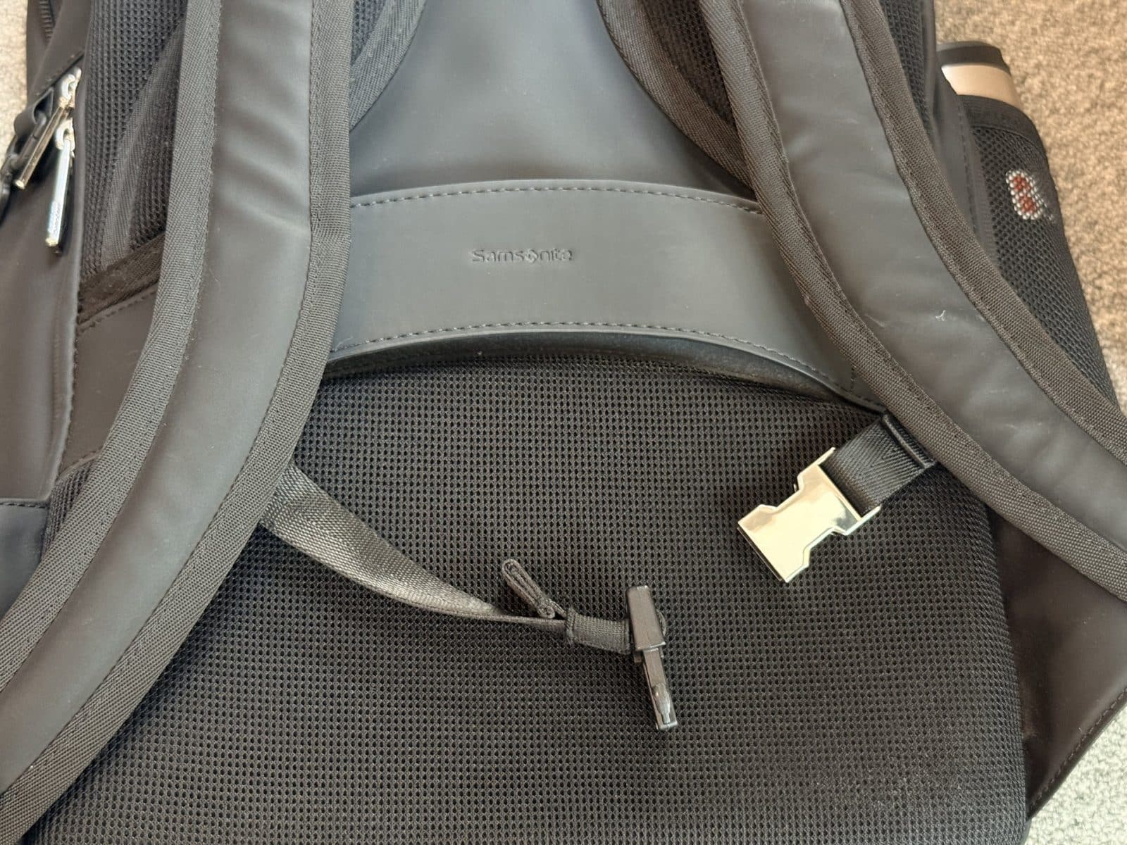 Bretelles ergonomiques et sangle de poitrine du Samsonite GLAM-GO 15.6