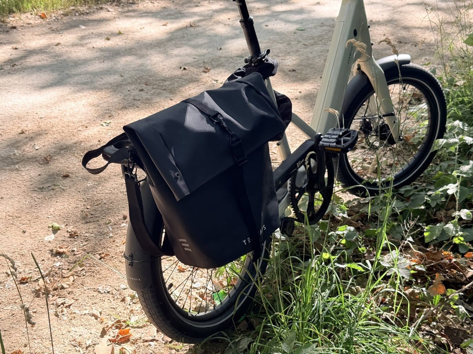 Sacoche TENWAYS CGO Compact accrochée au vélo