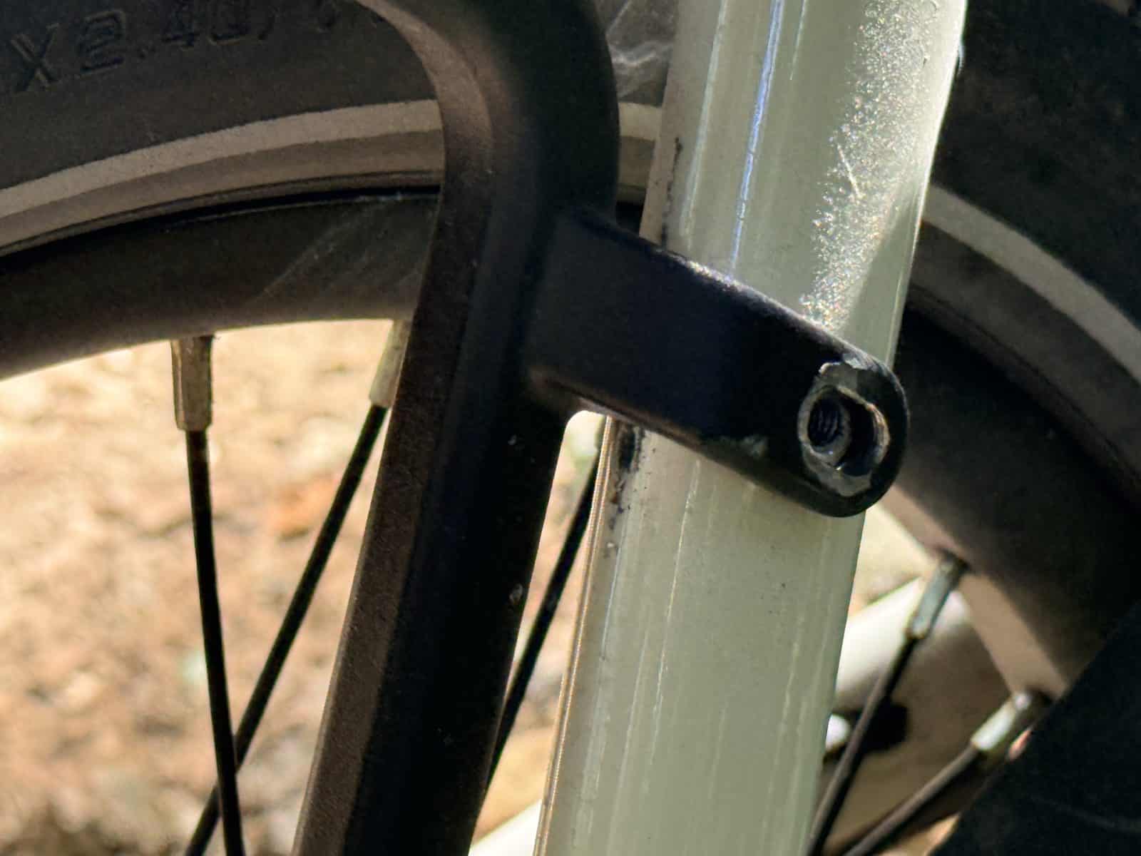 Vis du porte-bagages du TENWAYS CGO Compact