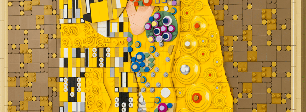 Le set LEGO Art 31221 Gustav Klimt - Le Baiser assemblé en relief mural