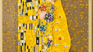 Le set LEGO Art 31221 Gustav Klimt - Le Baiser assemblé en relief mural