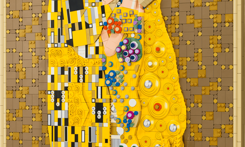 Le set LEGO Art 31221 Gustav Klimt - Le Baiser assemblé en relief mural