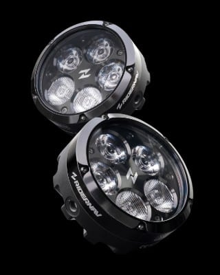 RiderNav lance le système Q5 Pro : des phares auxiliaires de 22 000 lumens pour toutes les motos, nativement compatibles avec la commande « Wonder Wheel » de BMW