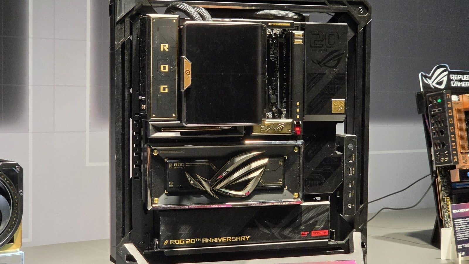 Une configuration ROG Edition 20 exposée à la Gamescom 2026
