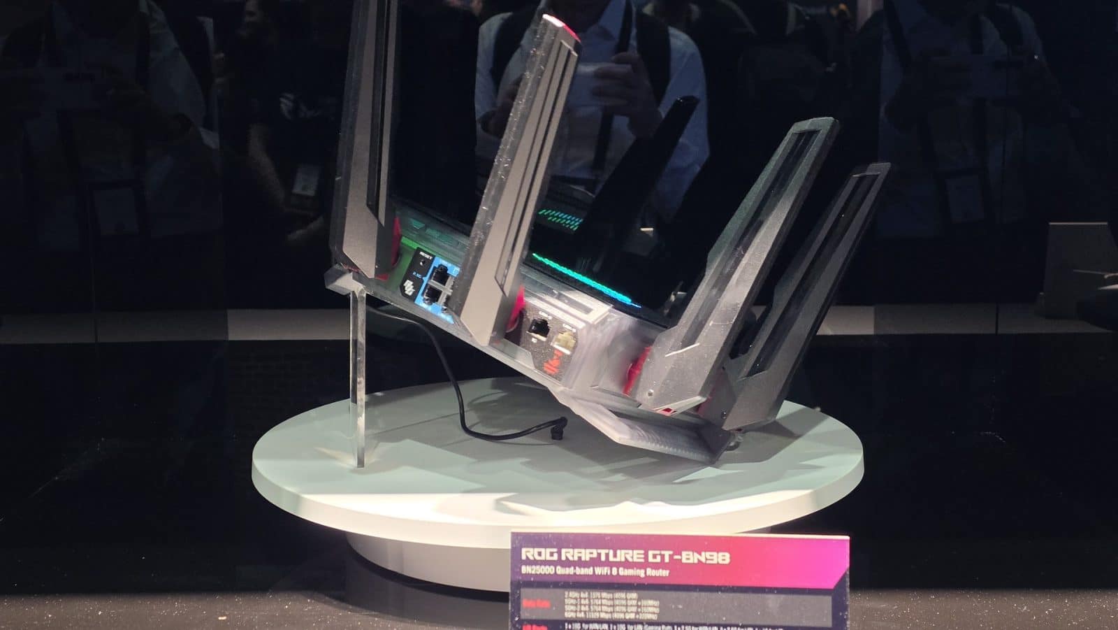 Le routeur gaming WiFi 8 ROG Rapture GT-BN98 exposé à la Gamescom 2026