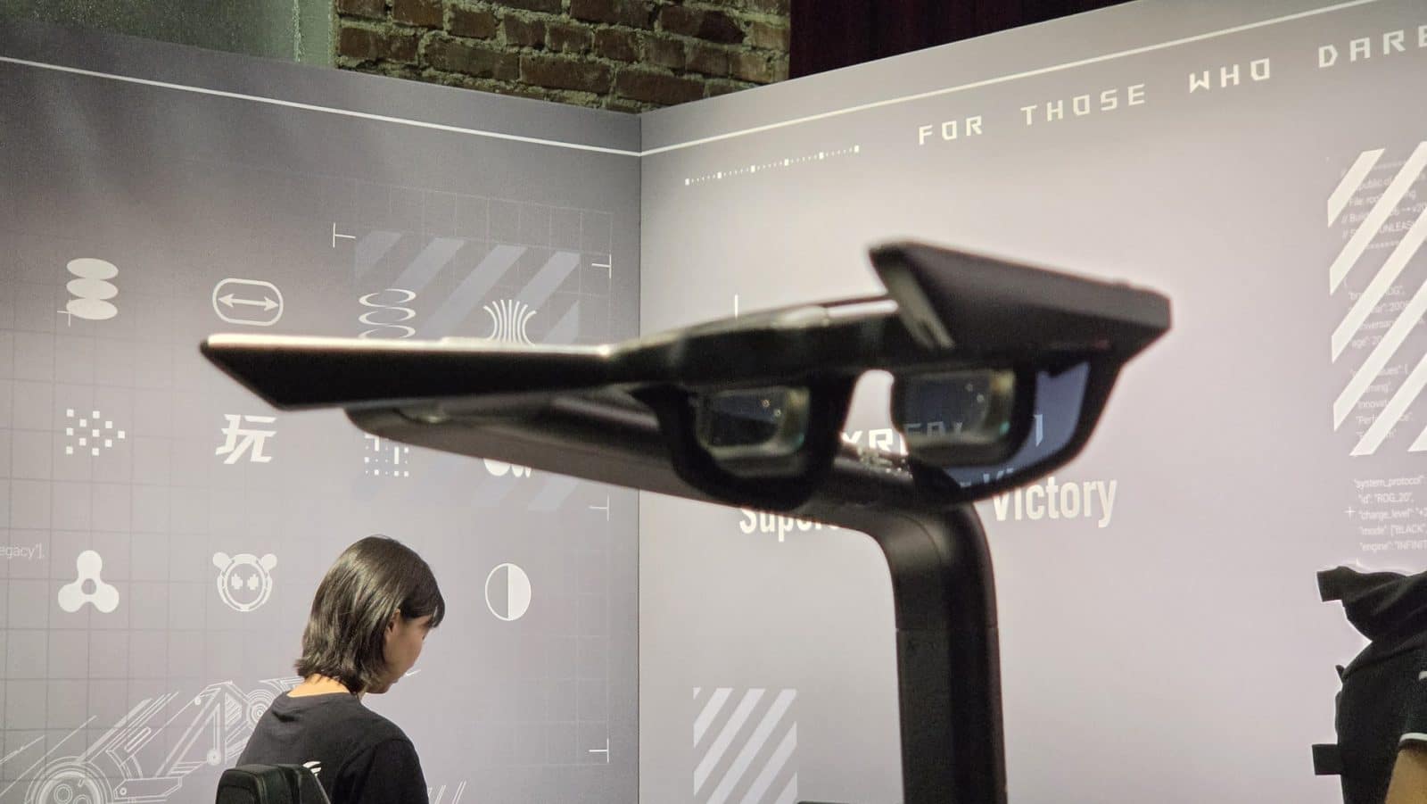 Les lunettes AR ROG XREAL R1 Edition 20 exposées à la Gamescom 2026