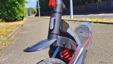 Navee XT5 Pro, suspension avant à ressort et frein à disque, trottinette électrique tout-terrain testée par Le Café Du Geek