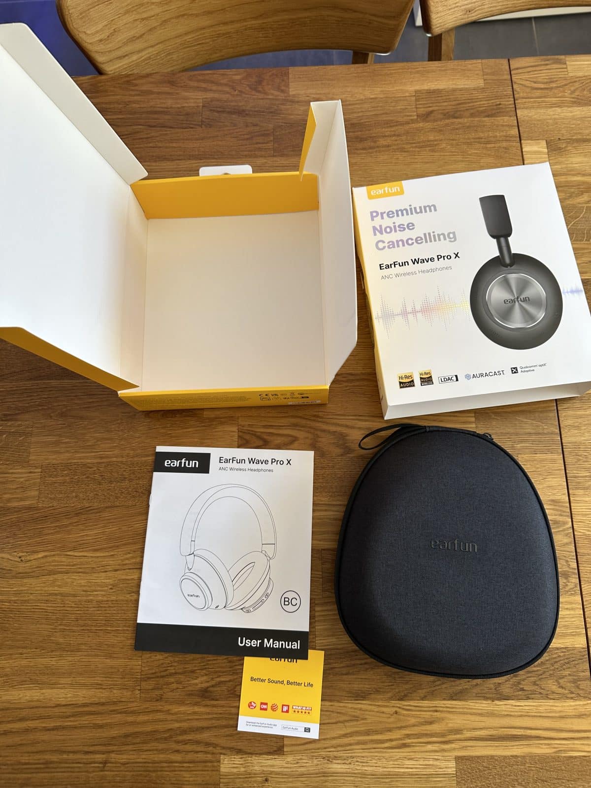 Unboxing 2 EarFun Wave Pro X