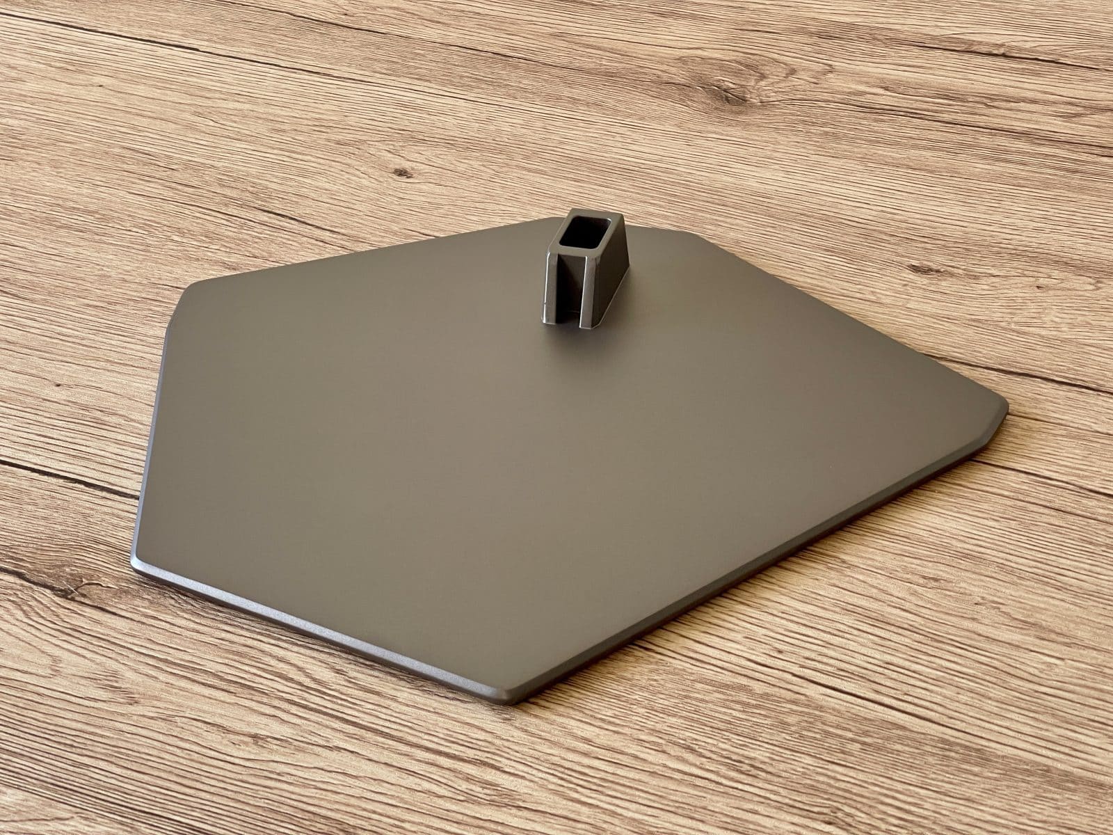 aoc-agon-pro-ag326uzd2-base-pied
